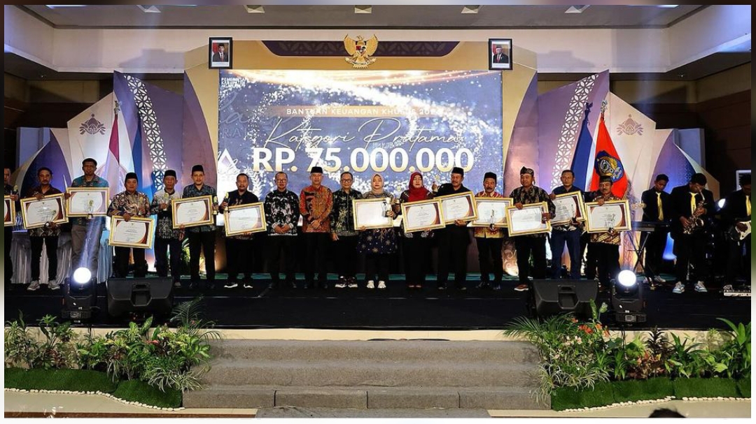 Pj Bupati Nganjuk Serahkan Penghargaan WTP untuk 42 Desa, di Malam Anugerah Tata Kelola Keuangan Desa Tahun 2024